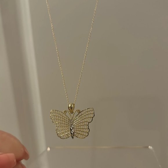 Solid 10K Yellow Gold Butterfly Pendant 18’’ Necklace - Picture 4 of 8